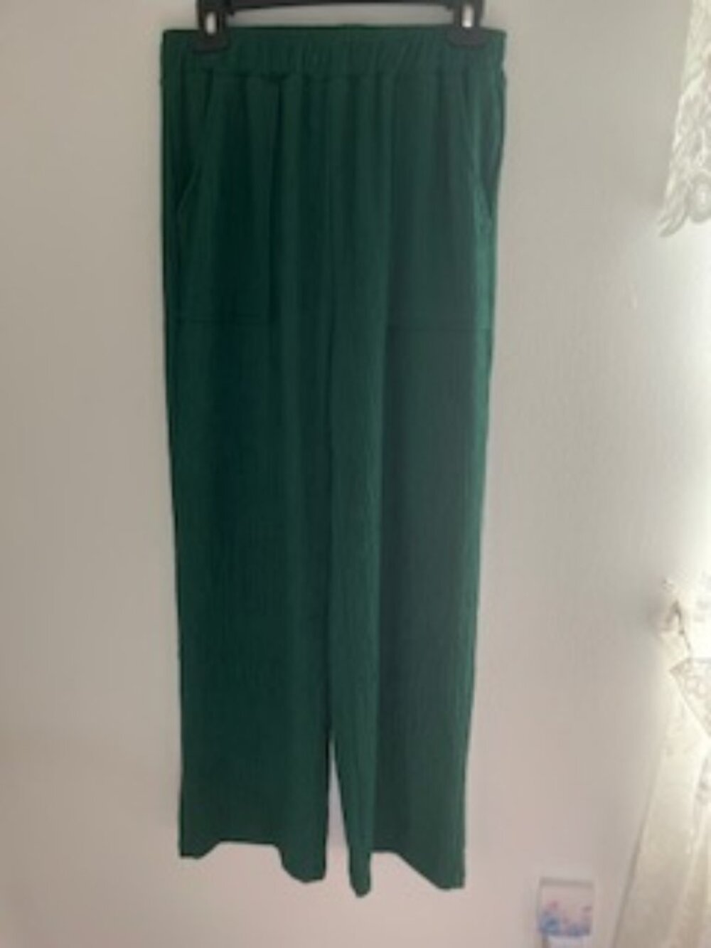 NWOT FOREST GREEN PLEATED SLACKS WITH POCKETS ELASTIC WAIST MEDIUM - Picture 1 of 4